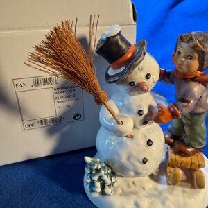 Hummel Making New Friends